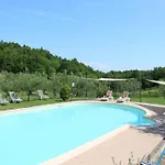 Дом отдыха In With Shared Pool *