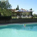 In With Shared Pool Дом отдыха