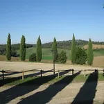 Дом отдыха In With Shared Pool