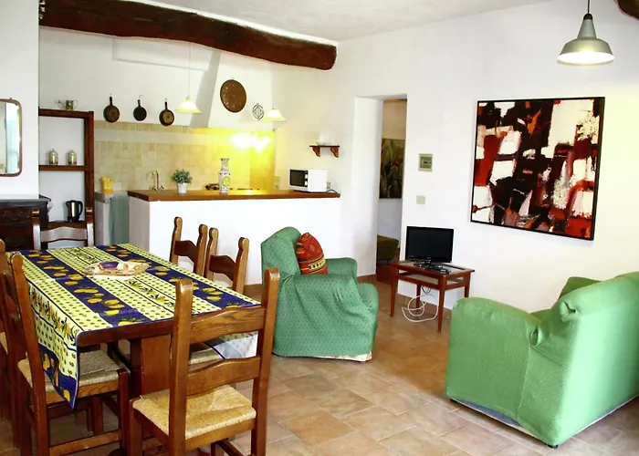 In With Shared Pool Semesterbostad