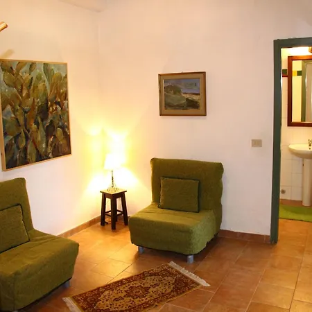 In With Shared Pool Ferienhaus